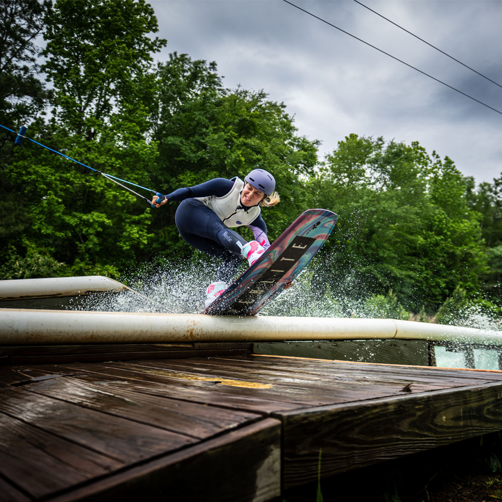 Hyperlite Aries wakeboard 142 cm met Zero2 bindingen 14