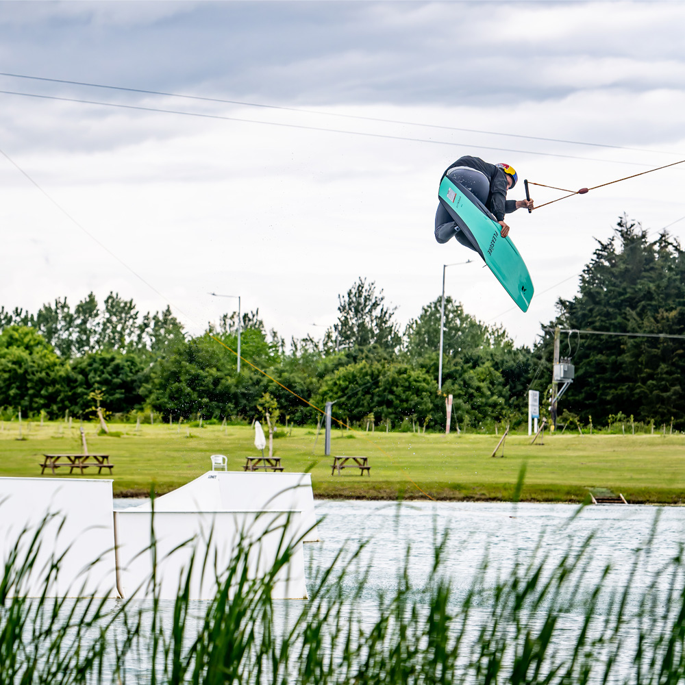 Hyperlite Pleasure wakeboard 144 cm met Zero2 bindingen 13