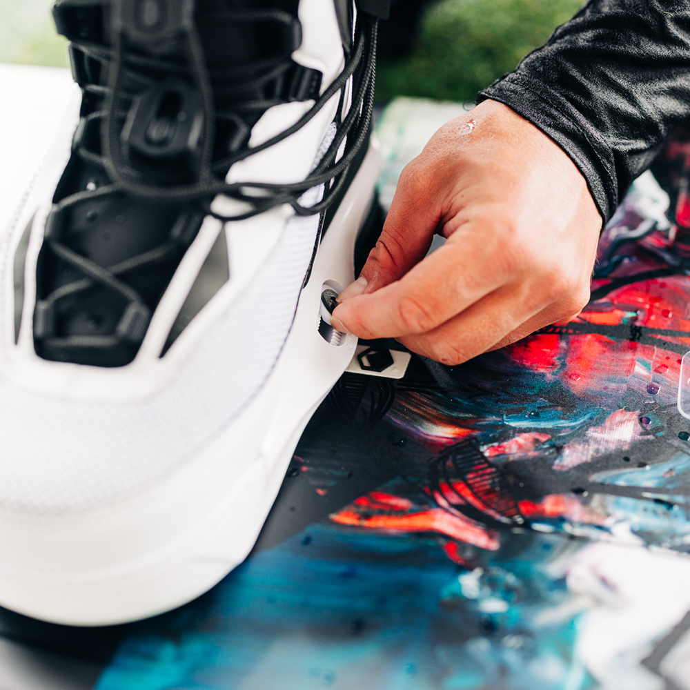 Liquid Force Illusion wakeboard set 142 cm met Aspect 4d bindingen 10