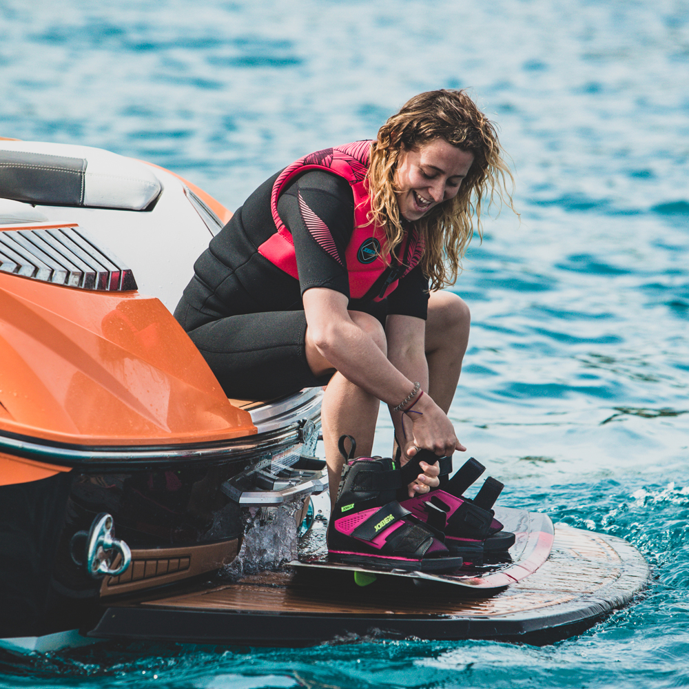 Jobe Vanity wakeboardset dames 136cm met Host Pink wakeboardbindingen Worldnauticcenter.nl